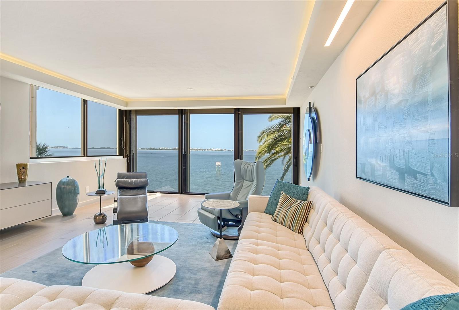 101 SUNSET DR #203