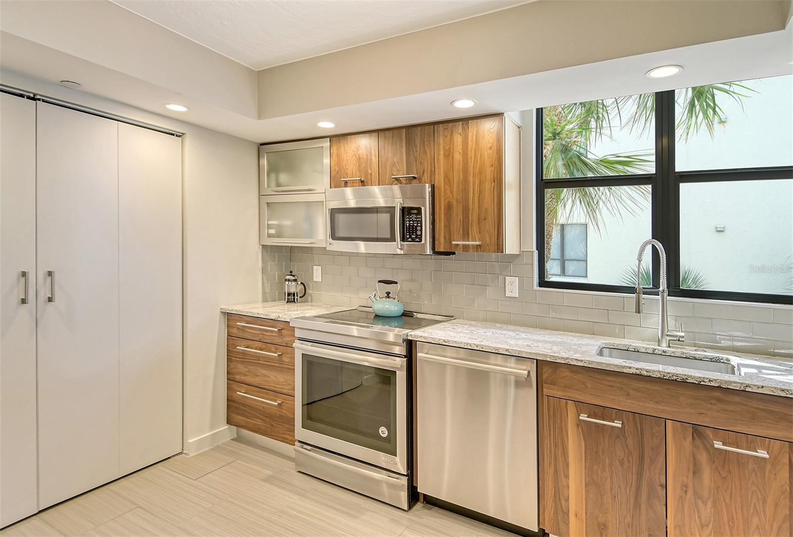 101 SUNSET DR #203