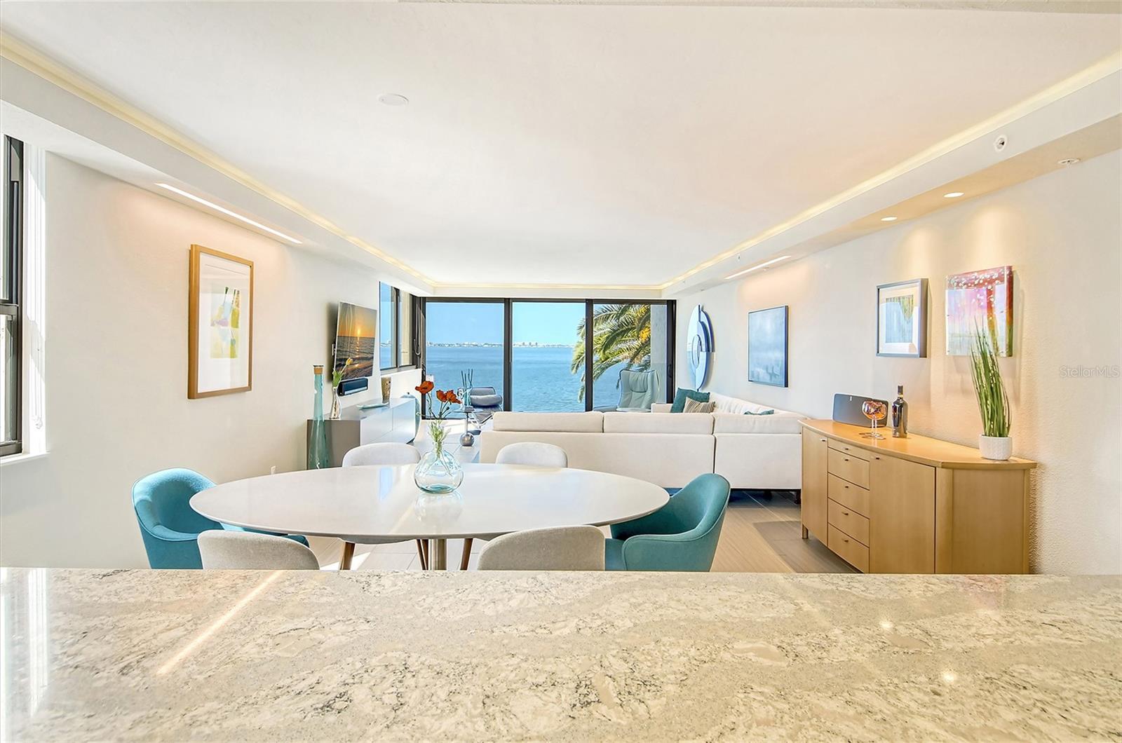 101 SUNSET DR #203