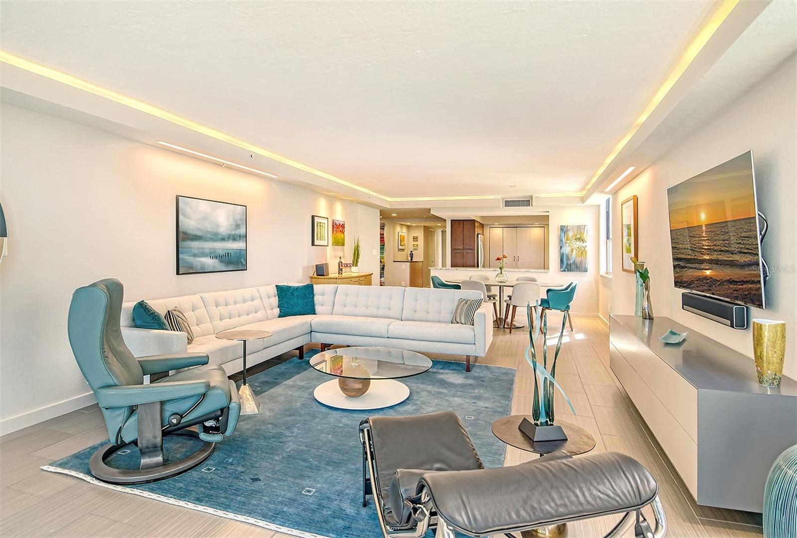 101 SUNSET DR #203