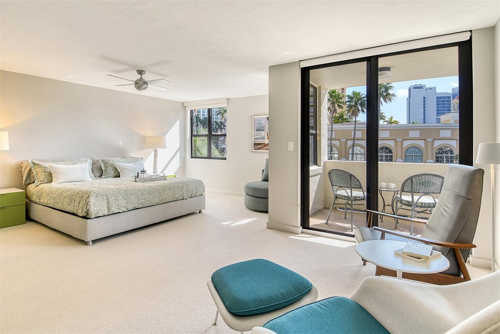 101 SUNSET DR #203