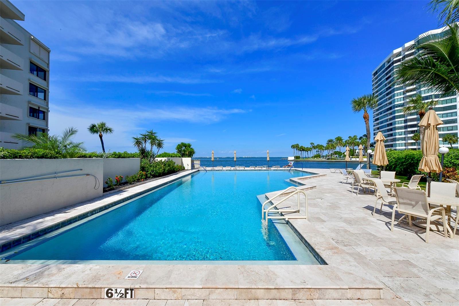 101 SUNSET DR #203