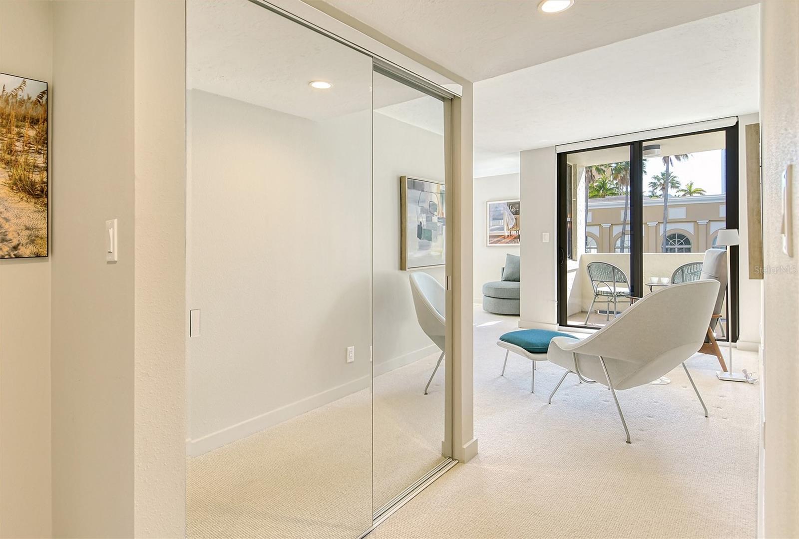 101 SUNSET DR #203