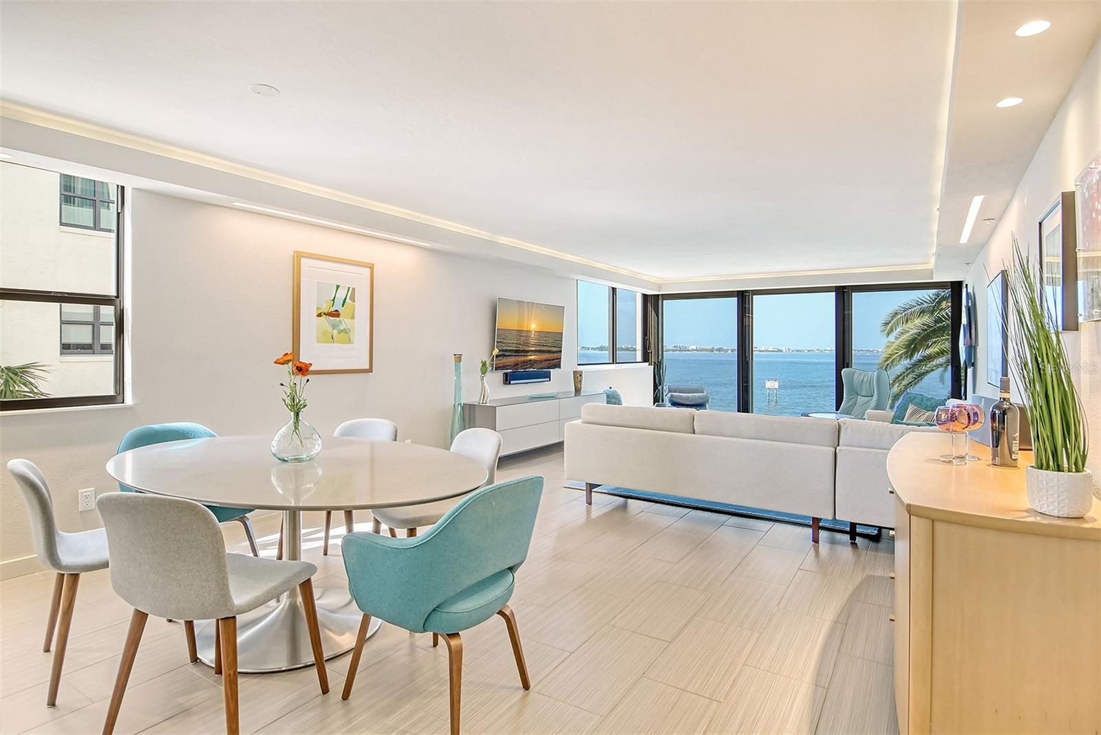 101 SUNSET DR #203
