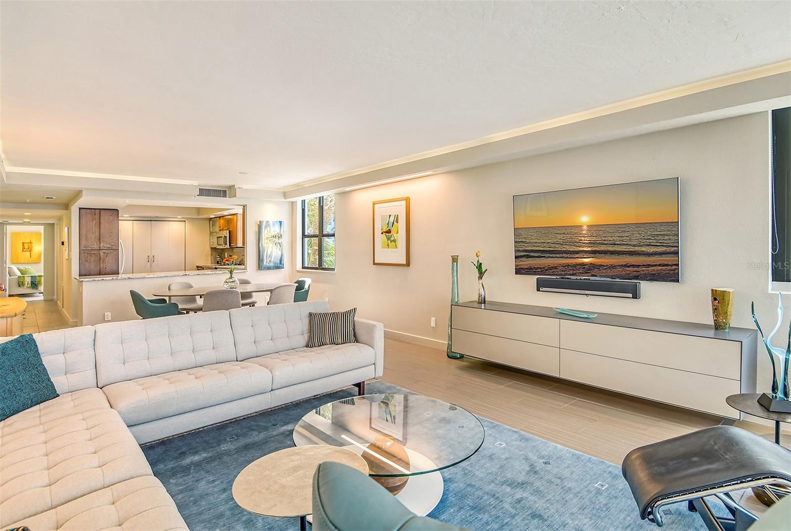 101 SUNSET DR #203