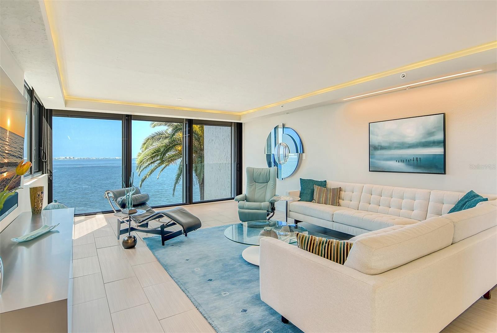 101 SUNSET DR #203