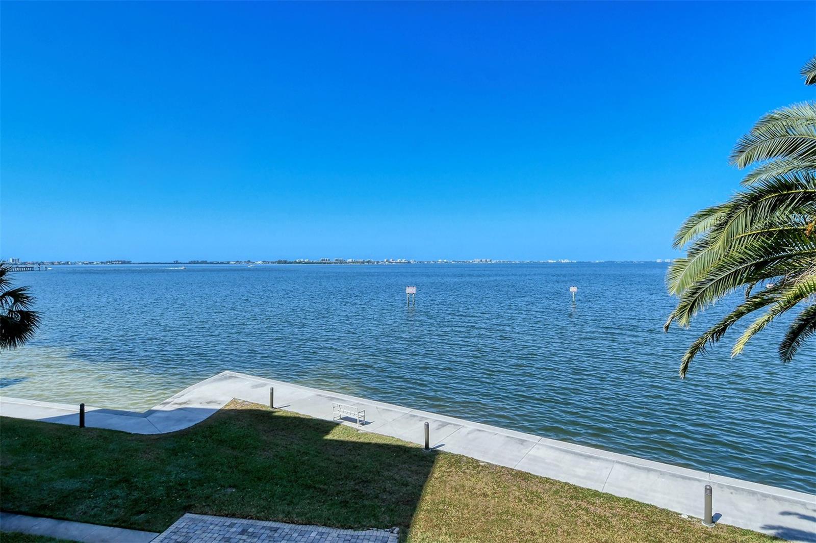 101 SUNSET DR #203
