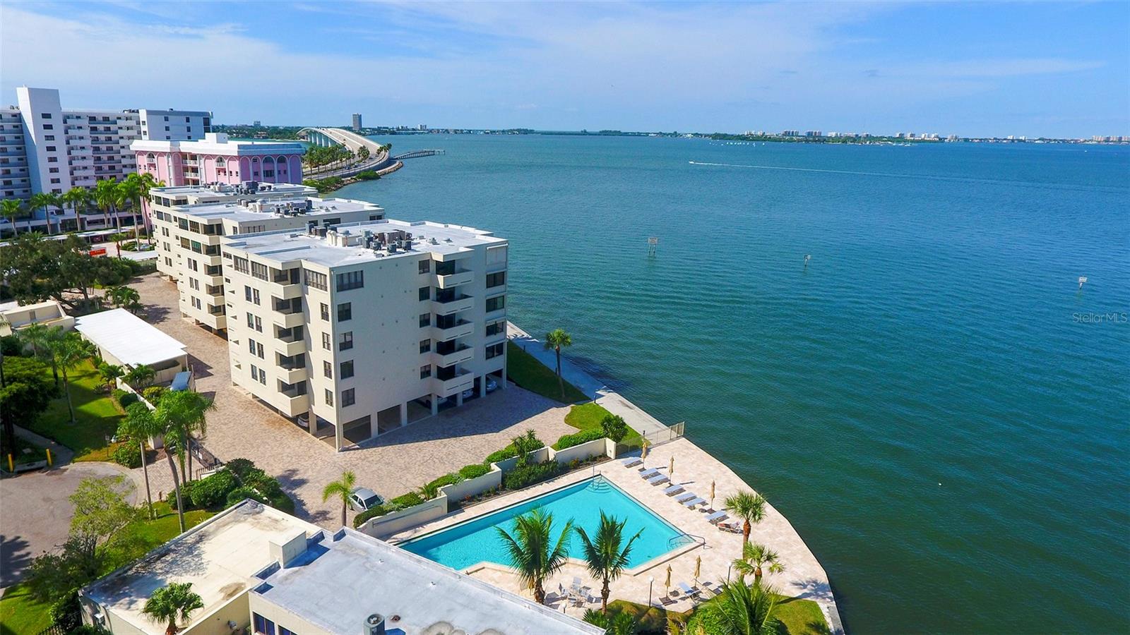 101 SUNSET DR #203