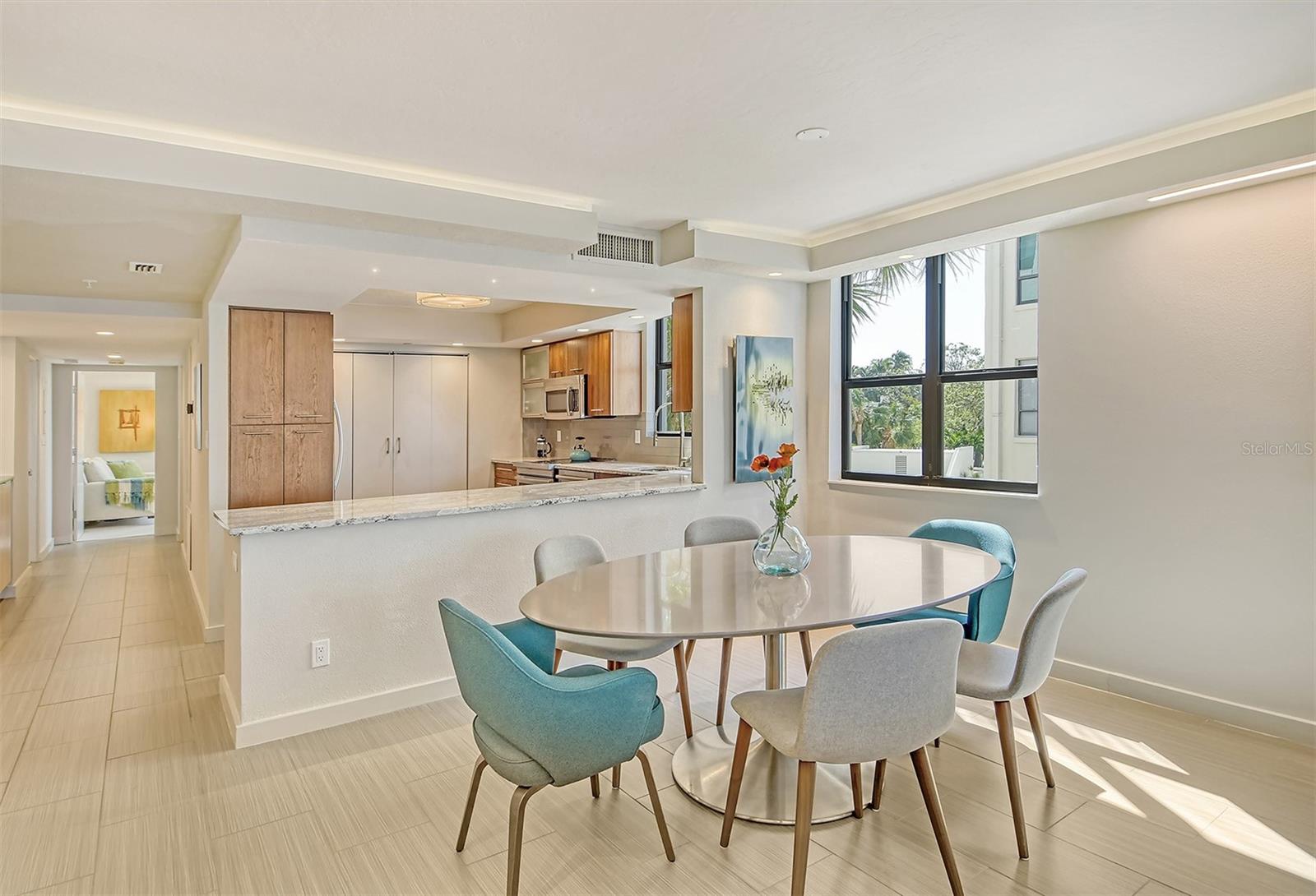 101 SUNSET DR #203