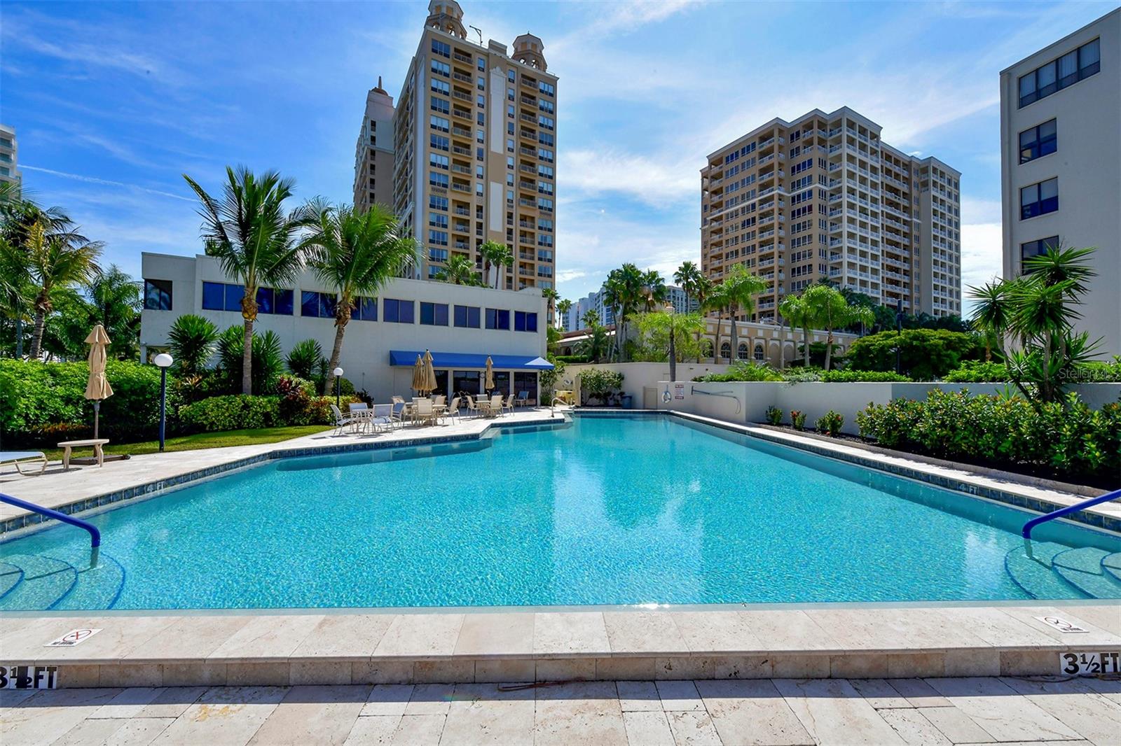 101 SUNSET DR #203