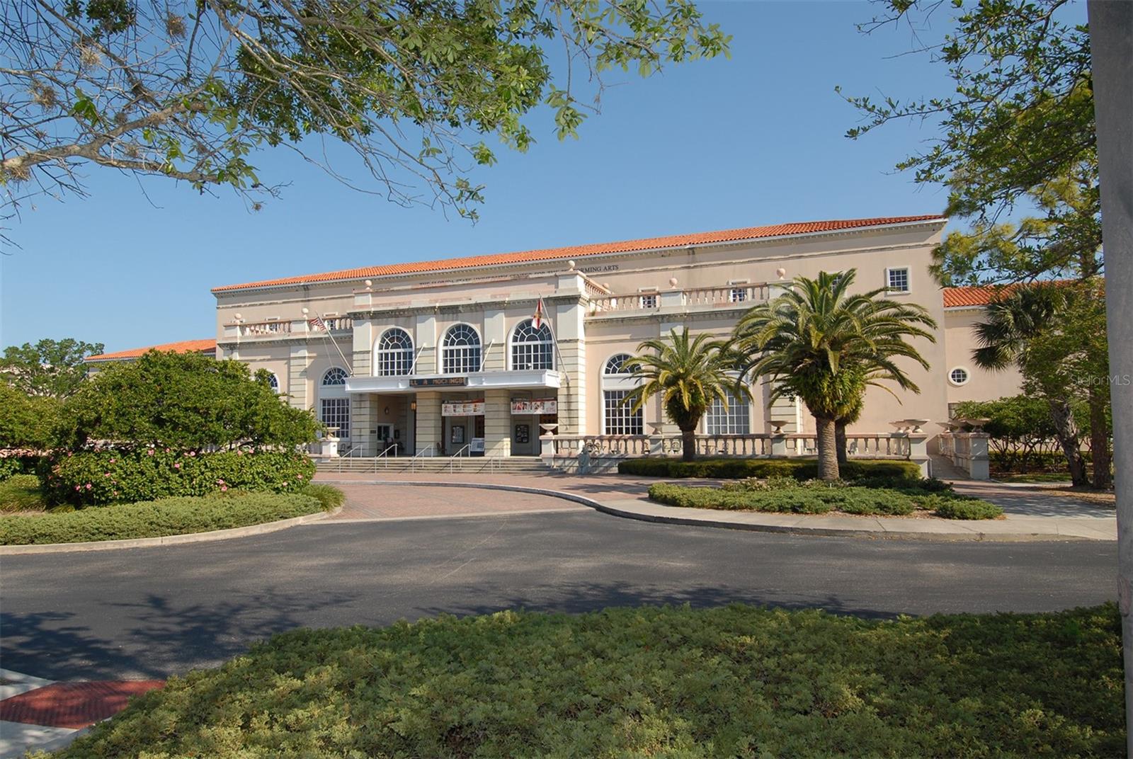 101 SUNSET DR #203