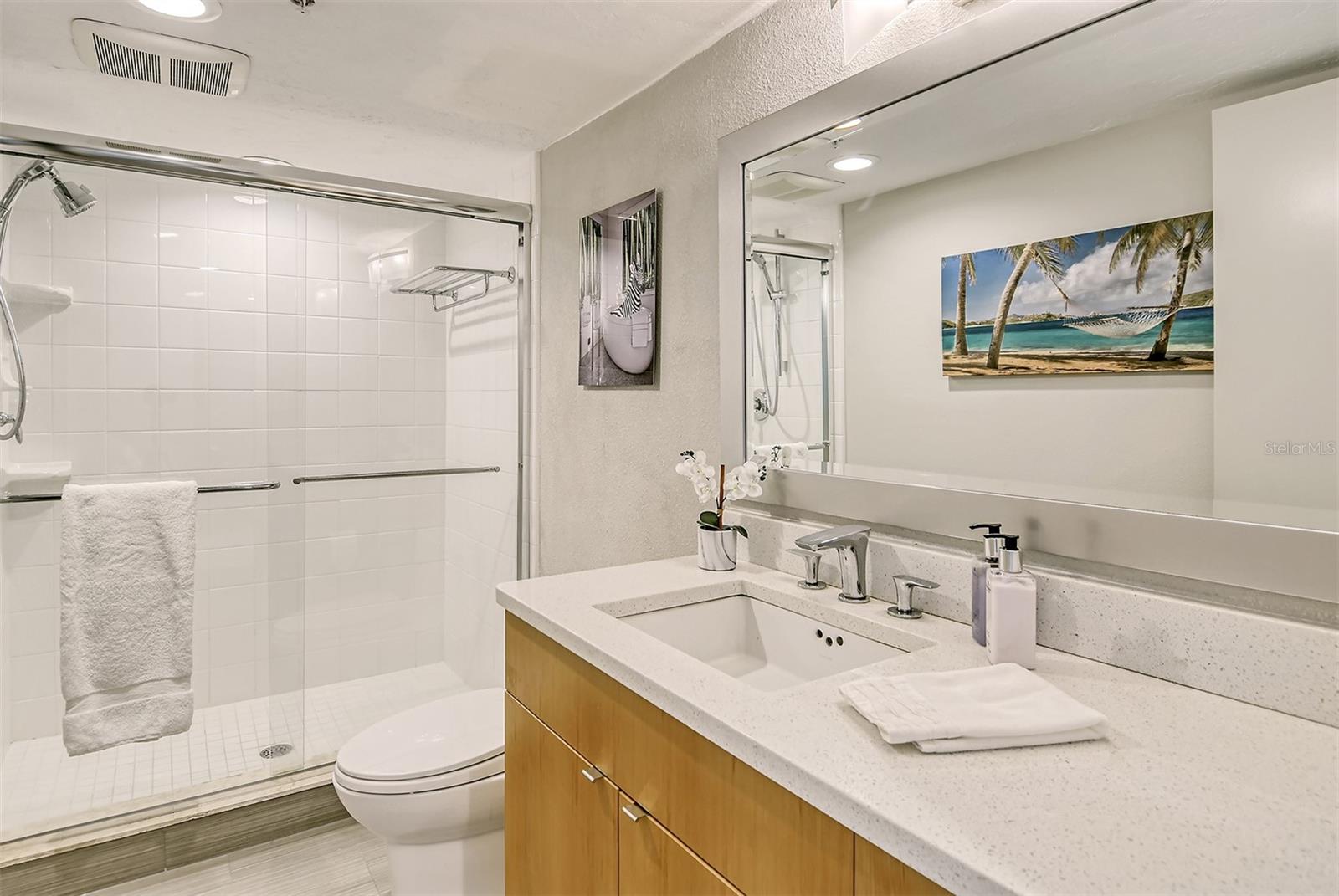 101 SUNSET DR #203