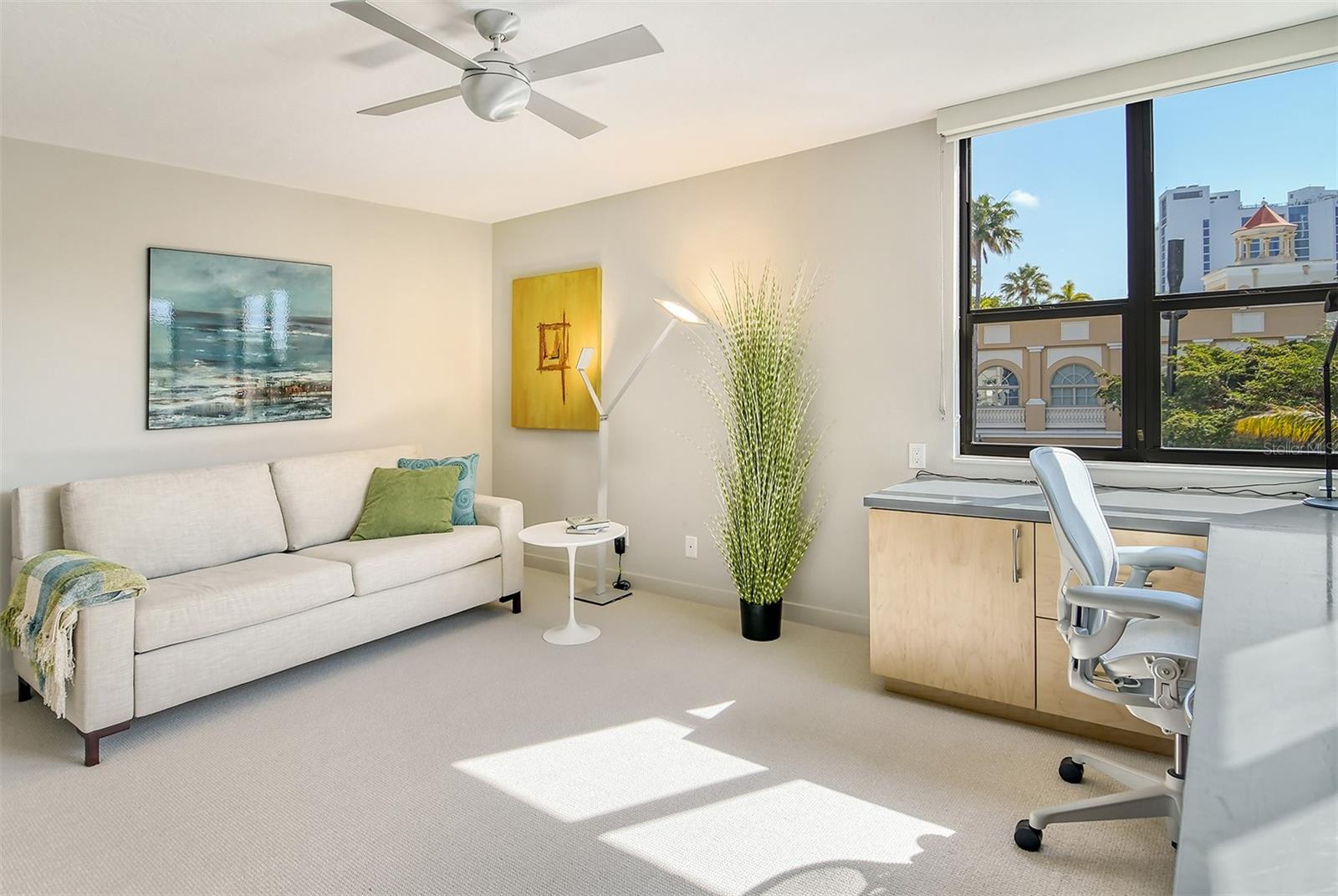 101 SUNSET DR #203
