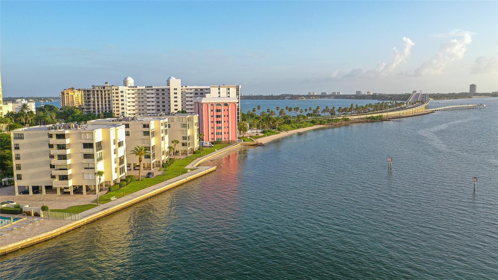 101 SUNSET DR #203