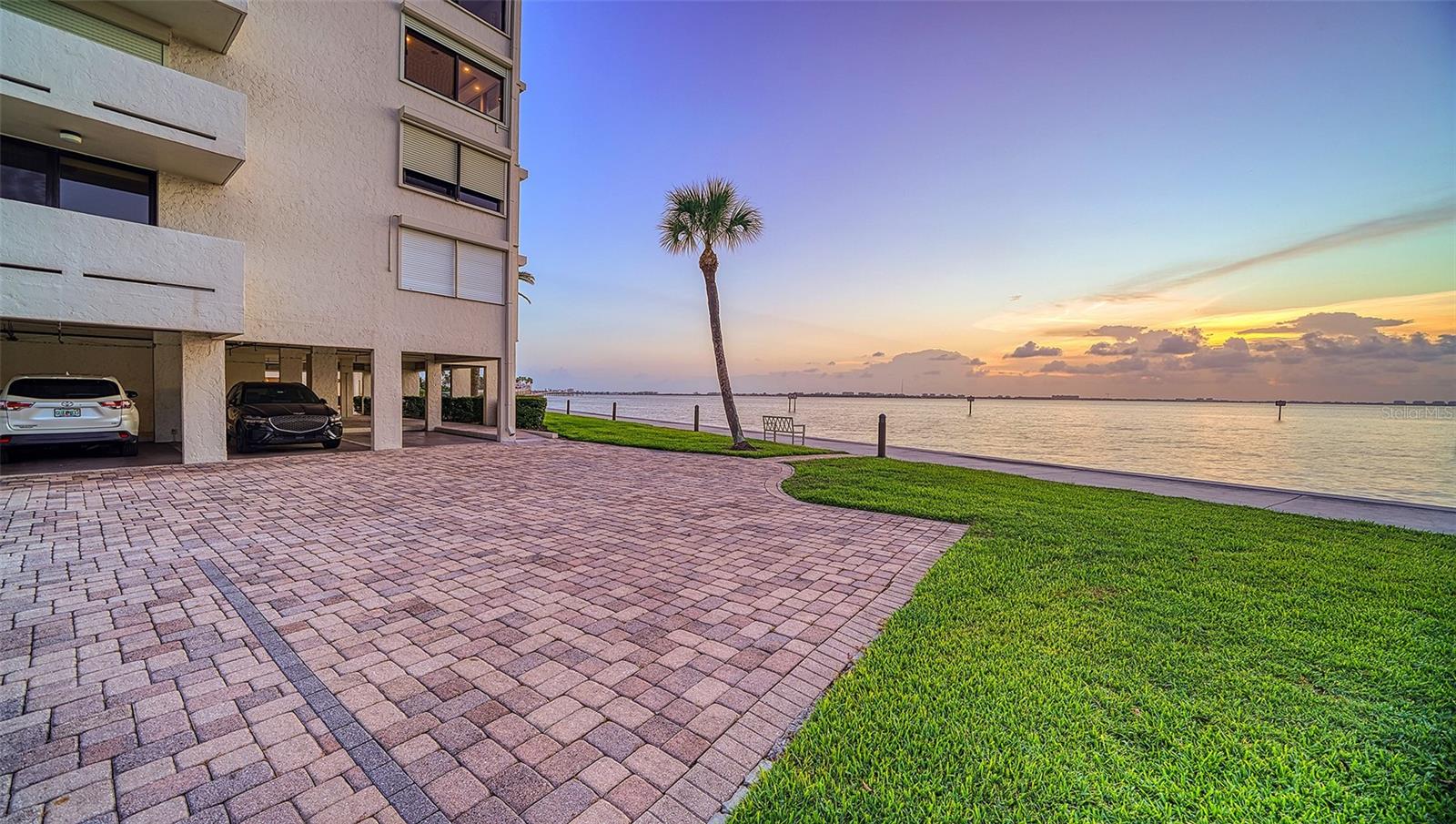 101 SUNSET DR #203