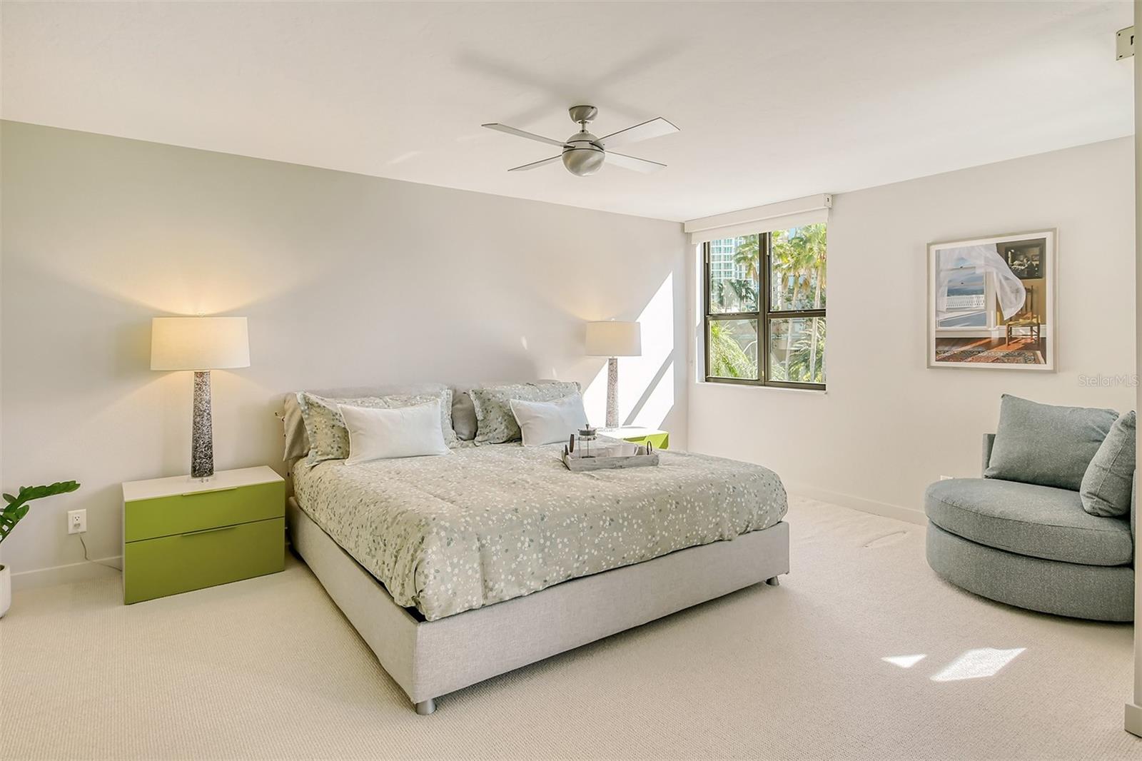 101 SUNSET DR #203