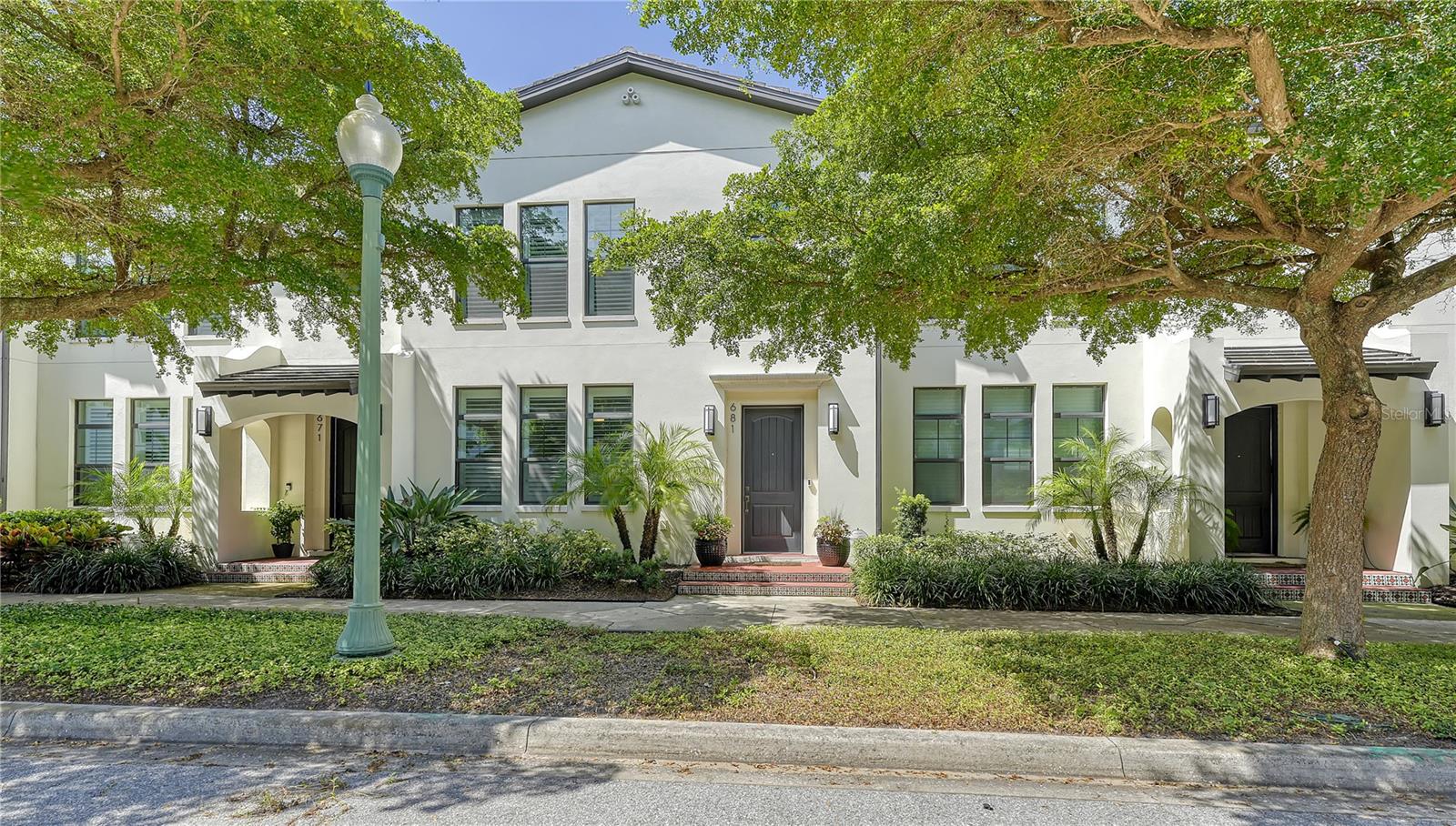 681 COCOANUT AVE