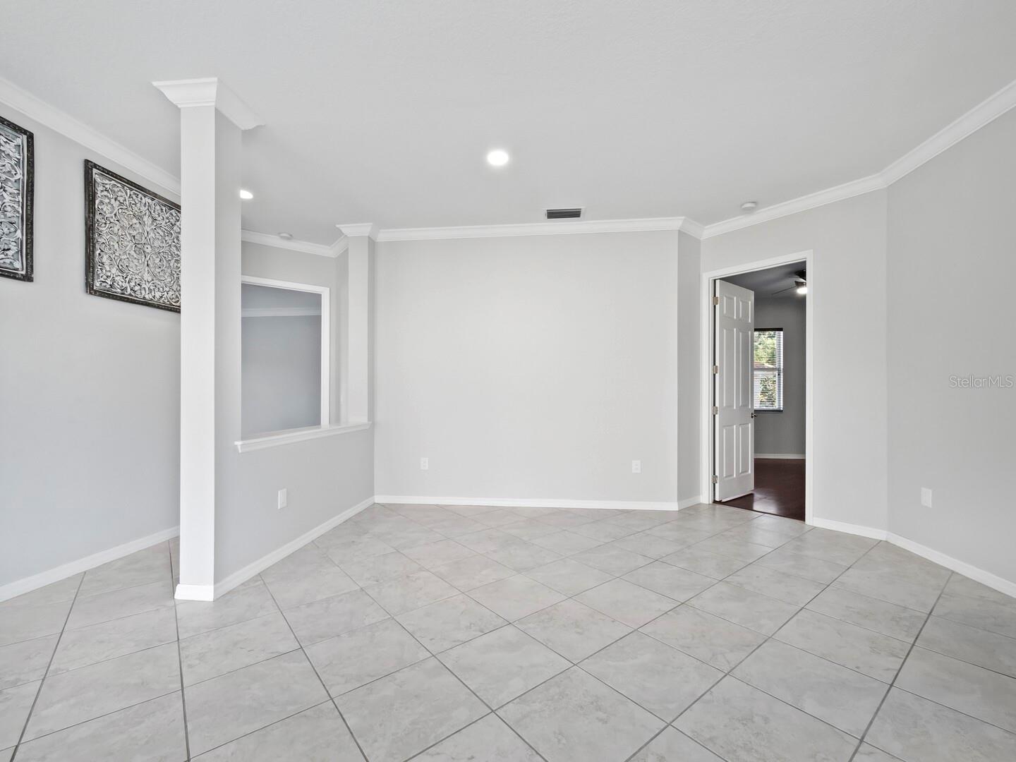 5090 HANGING MOSS LN