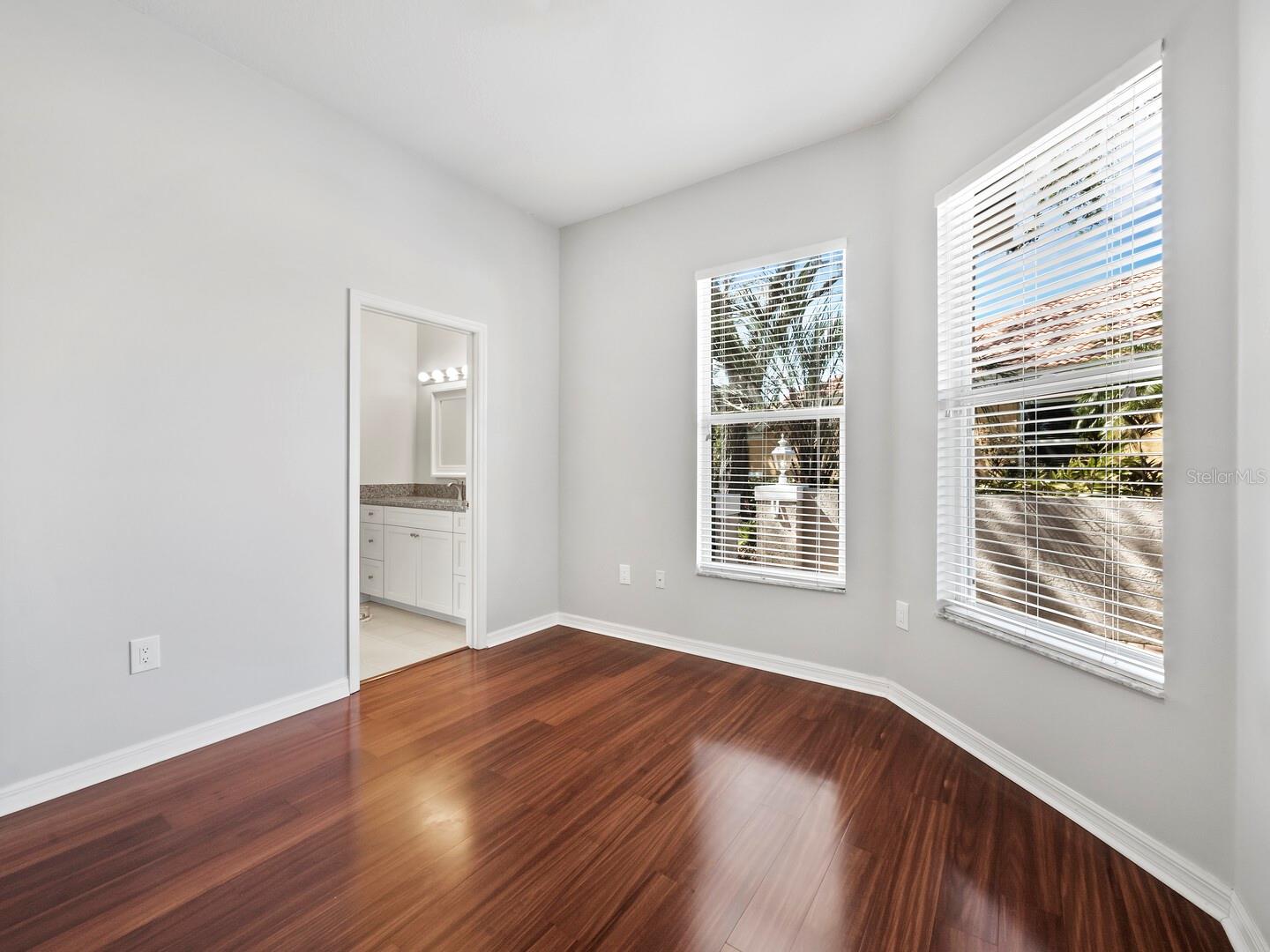 5090 HANGING MOSS LN
