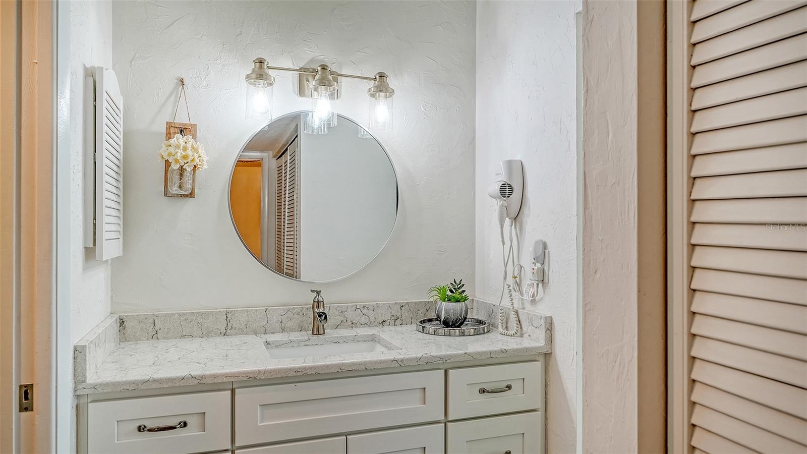 612 BIRD BAY DR S #110