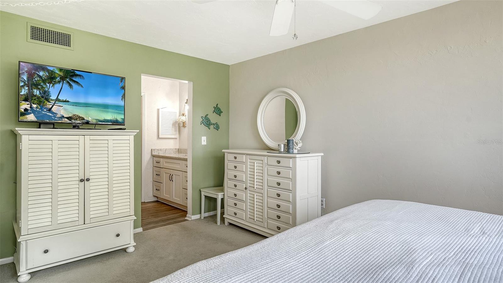 612 BIRD BAY DR S #110