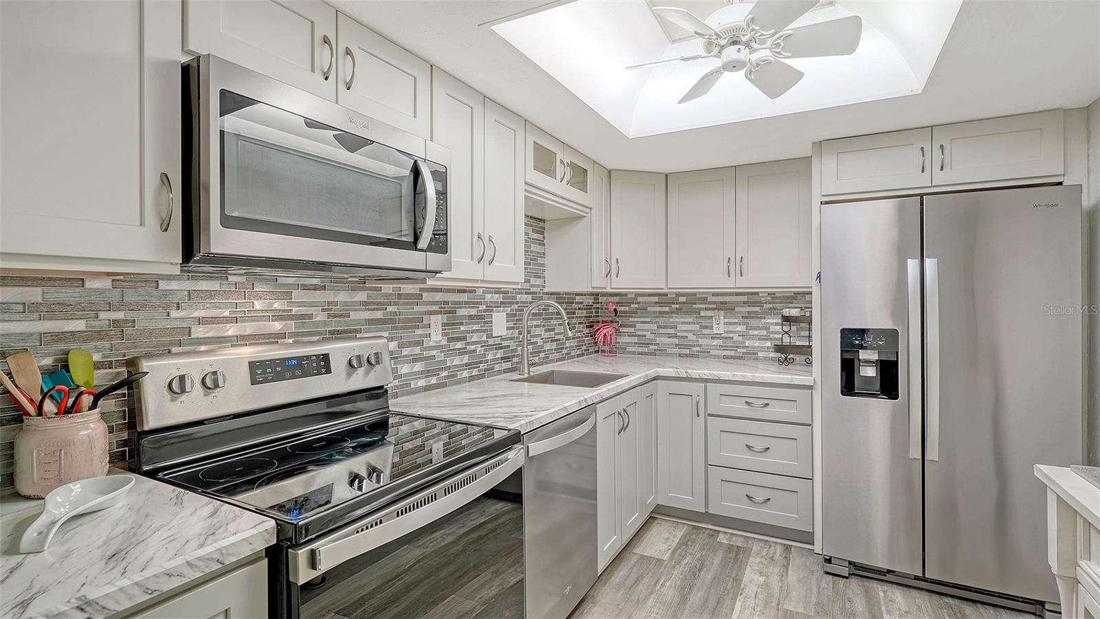 612 BIRD BAY DR S #110