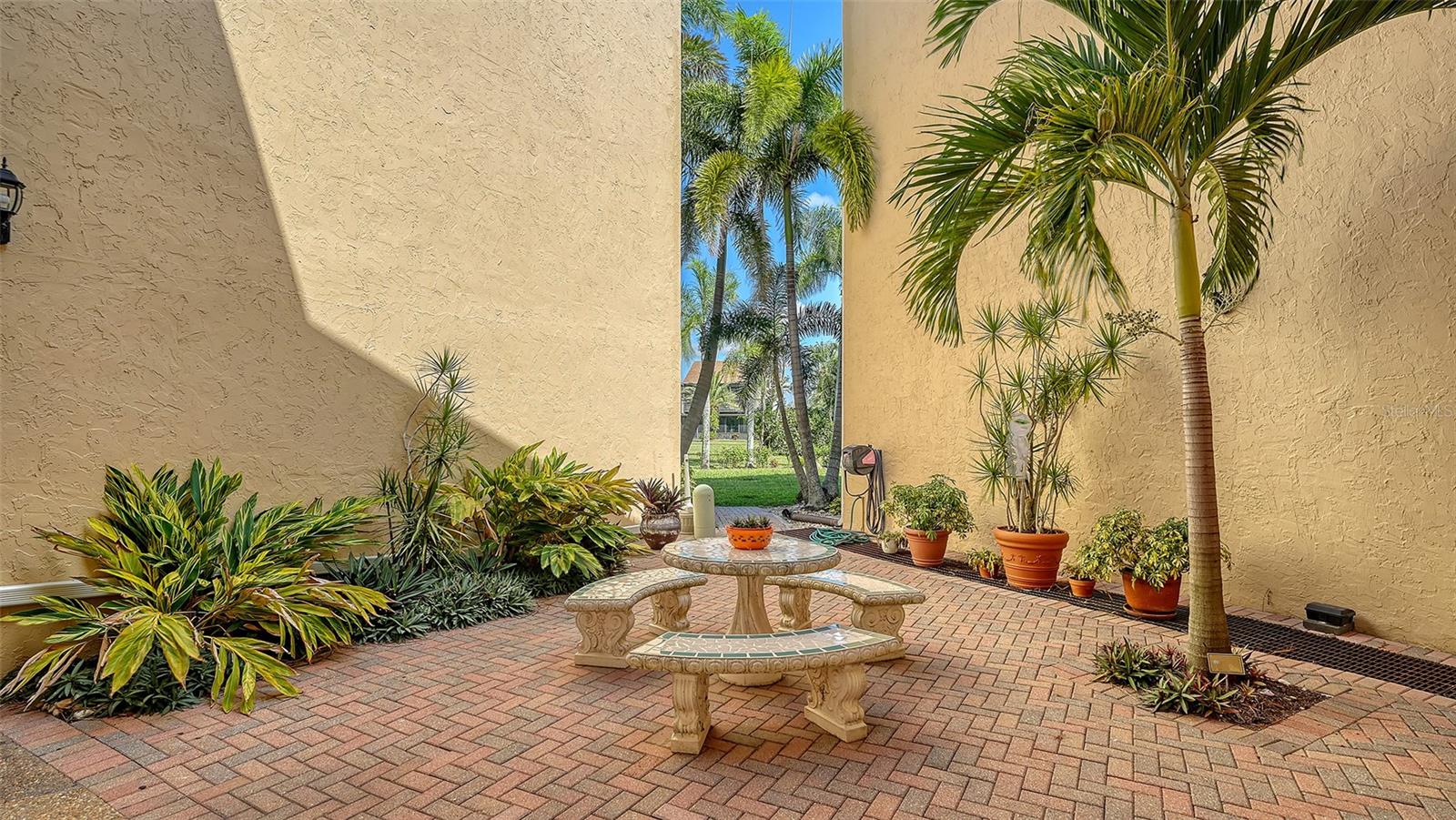 612 BIRD BAY DR S #110