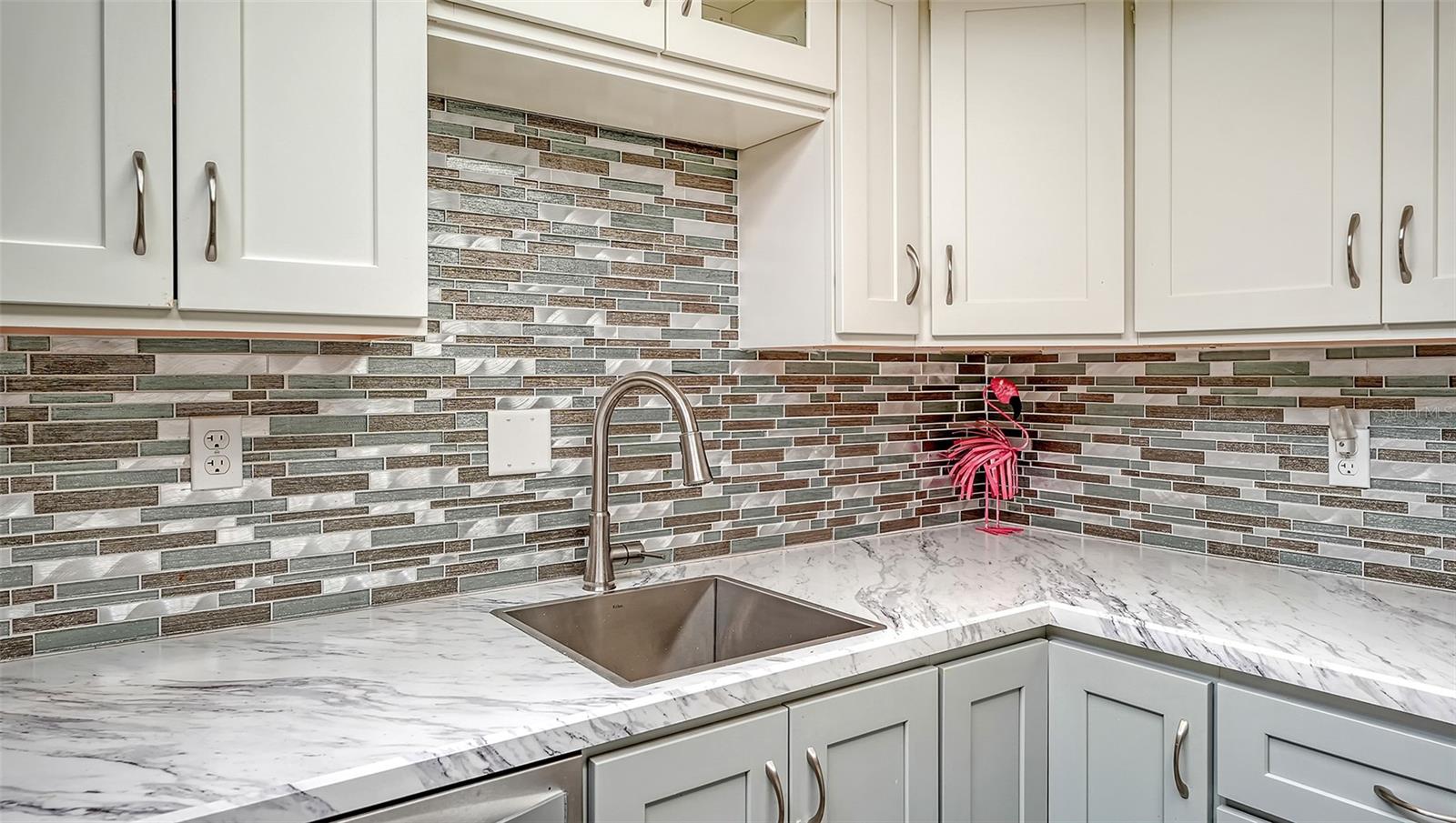 612 BIRD BAY DR S #110