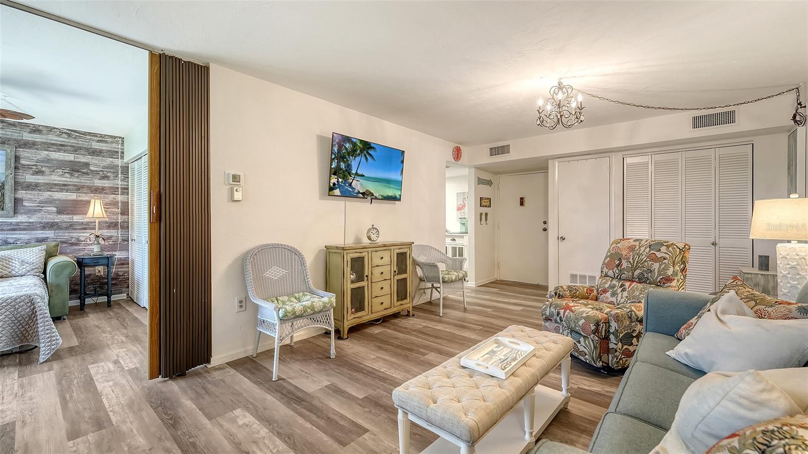 612 BIRD BAY DR S #110