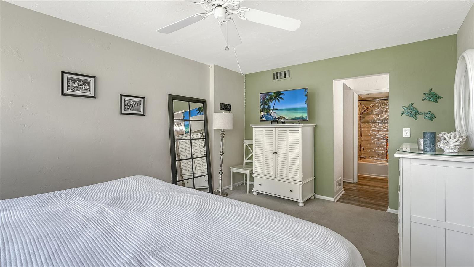 612 BIRD BAY DR S #110