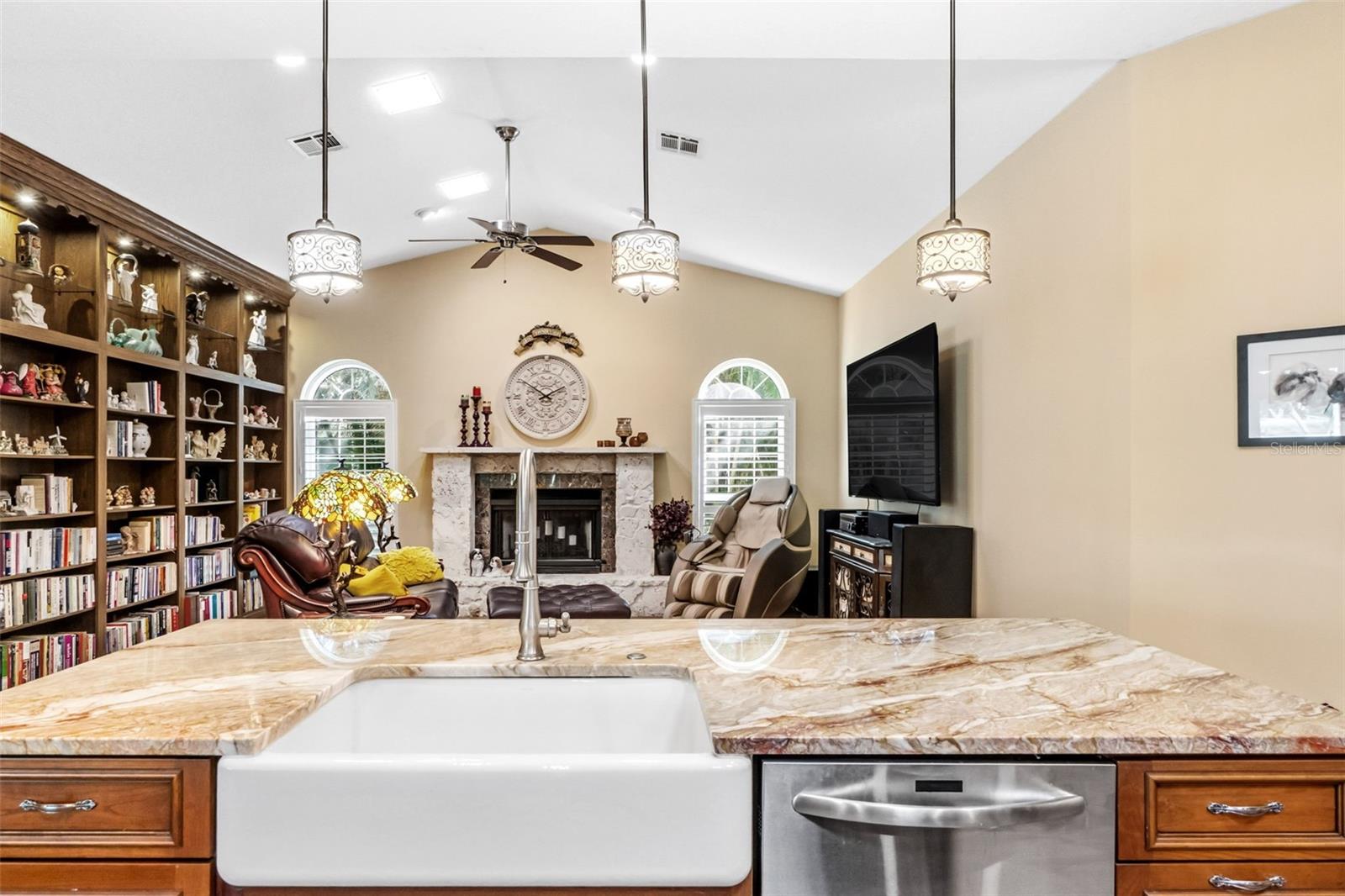 8309 SHADOW PINE WAY