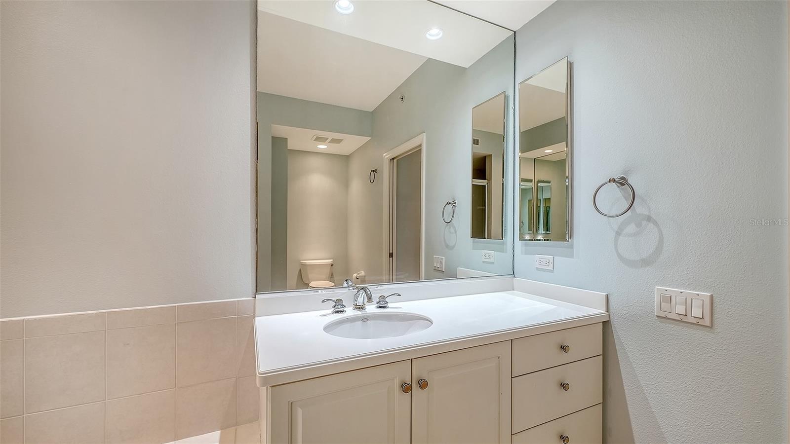 5235 PARISIENNE PL #101B28