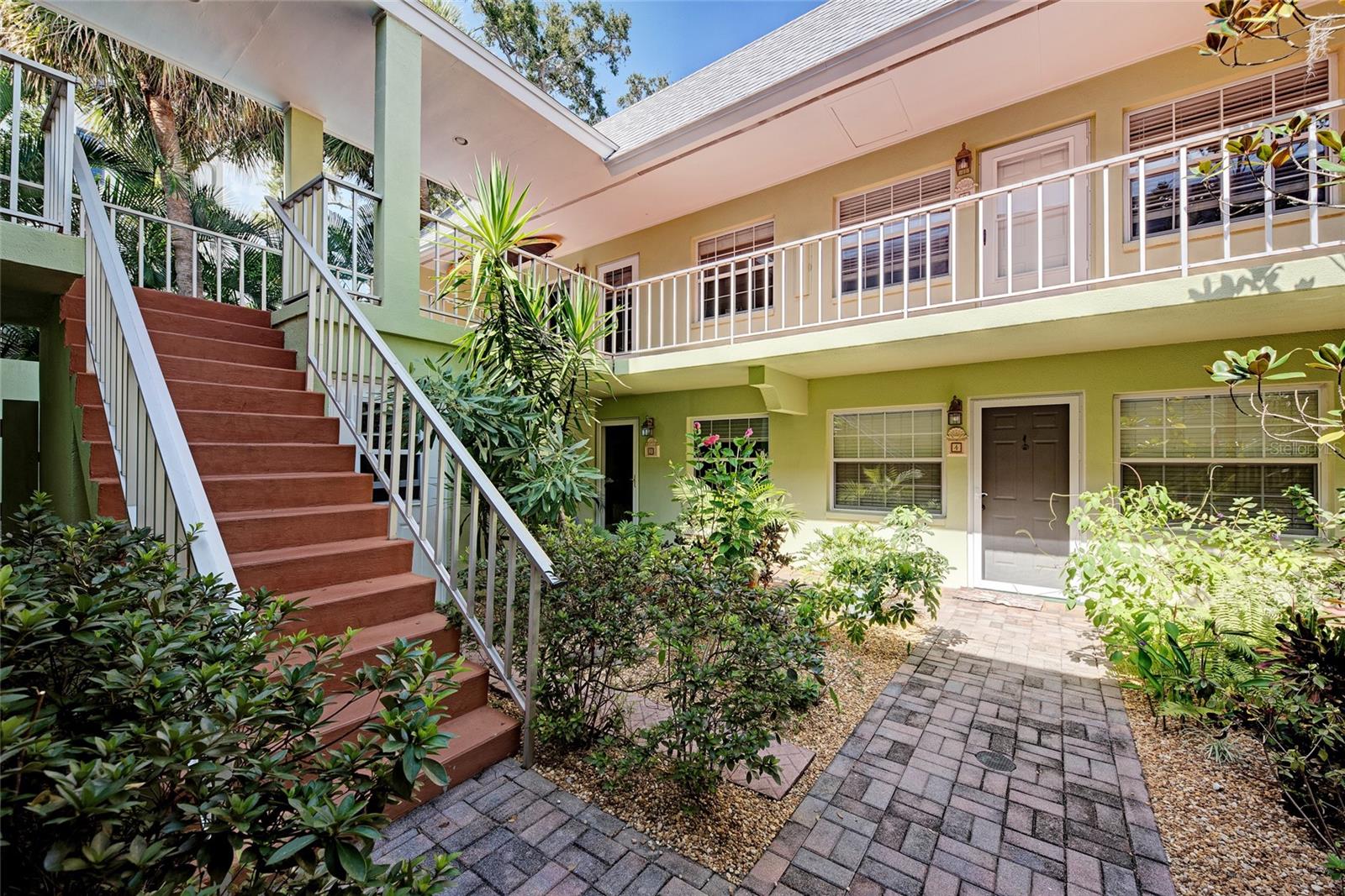 445 S PALM AVE #9