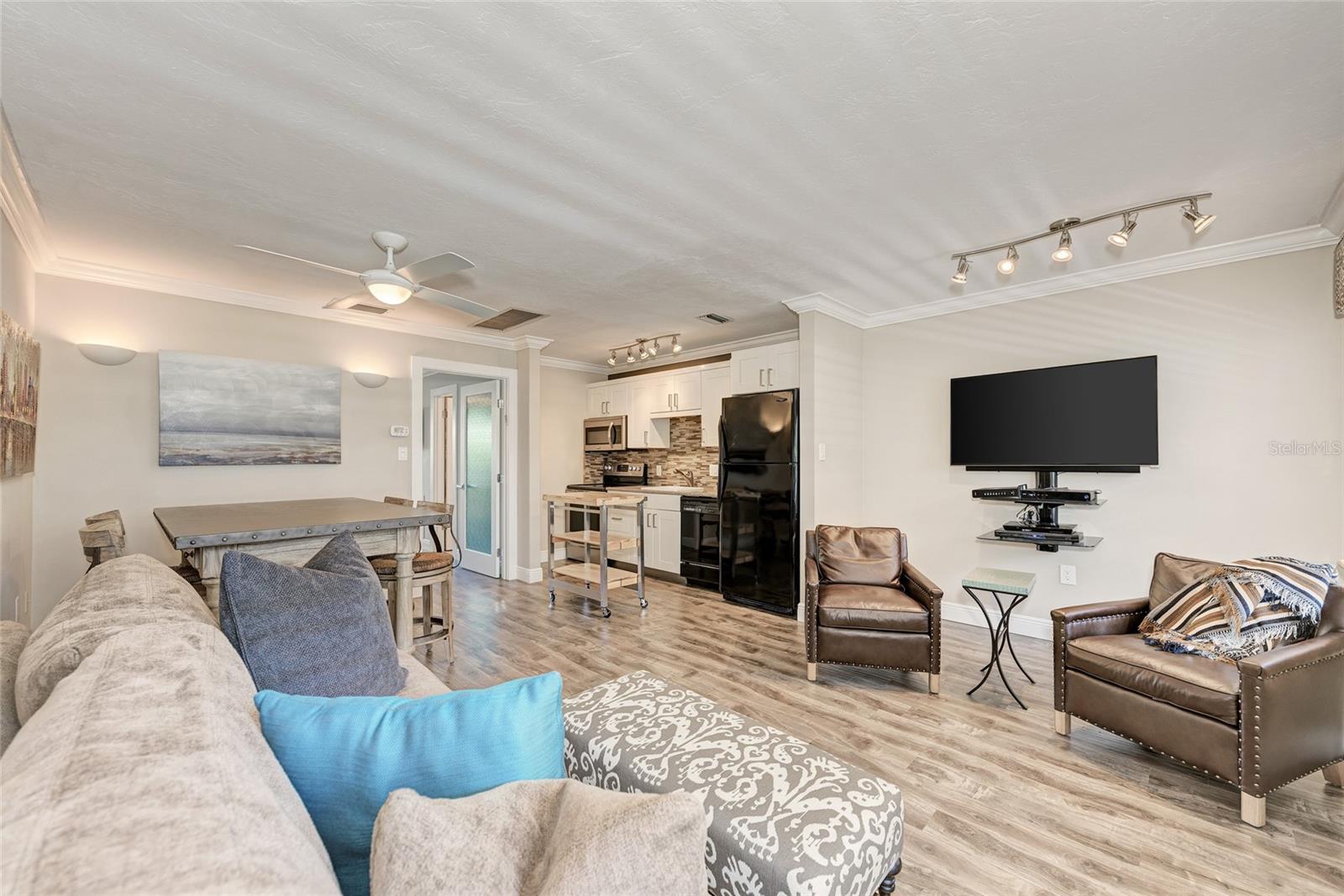 445 S PALM AVE #9