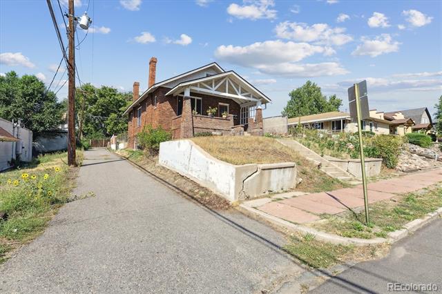 3225 N Clay Street