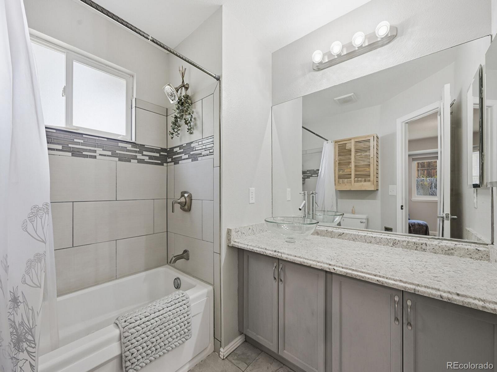 887 W 96th Place