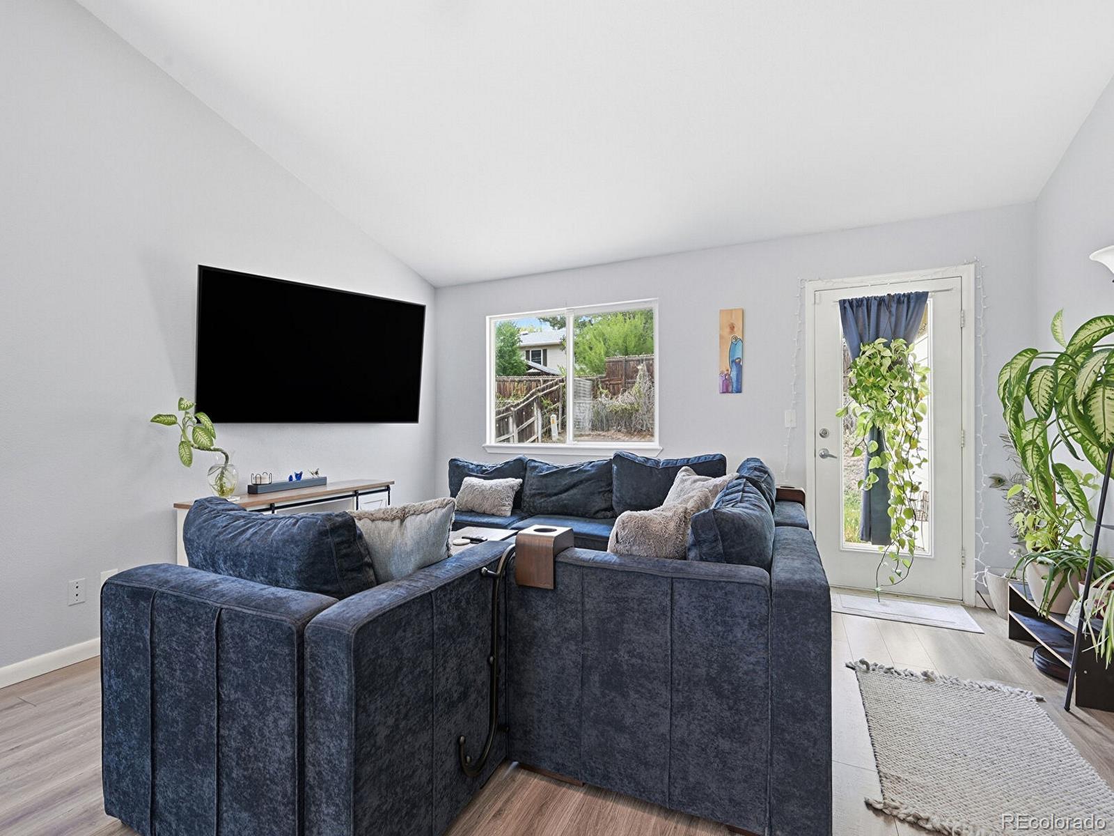 887 W 96th Place