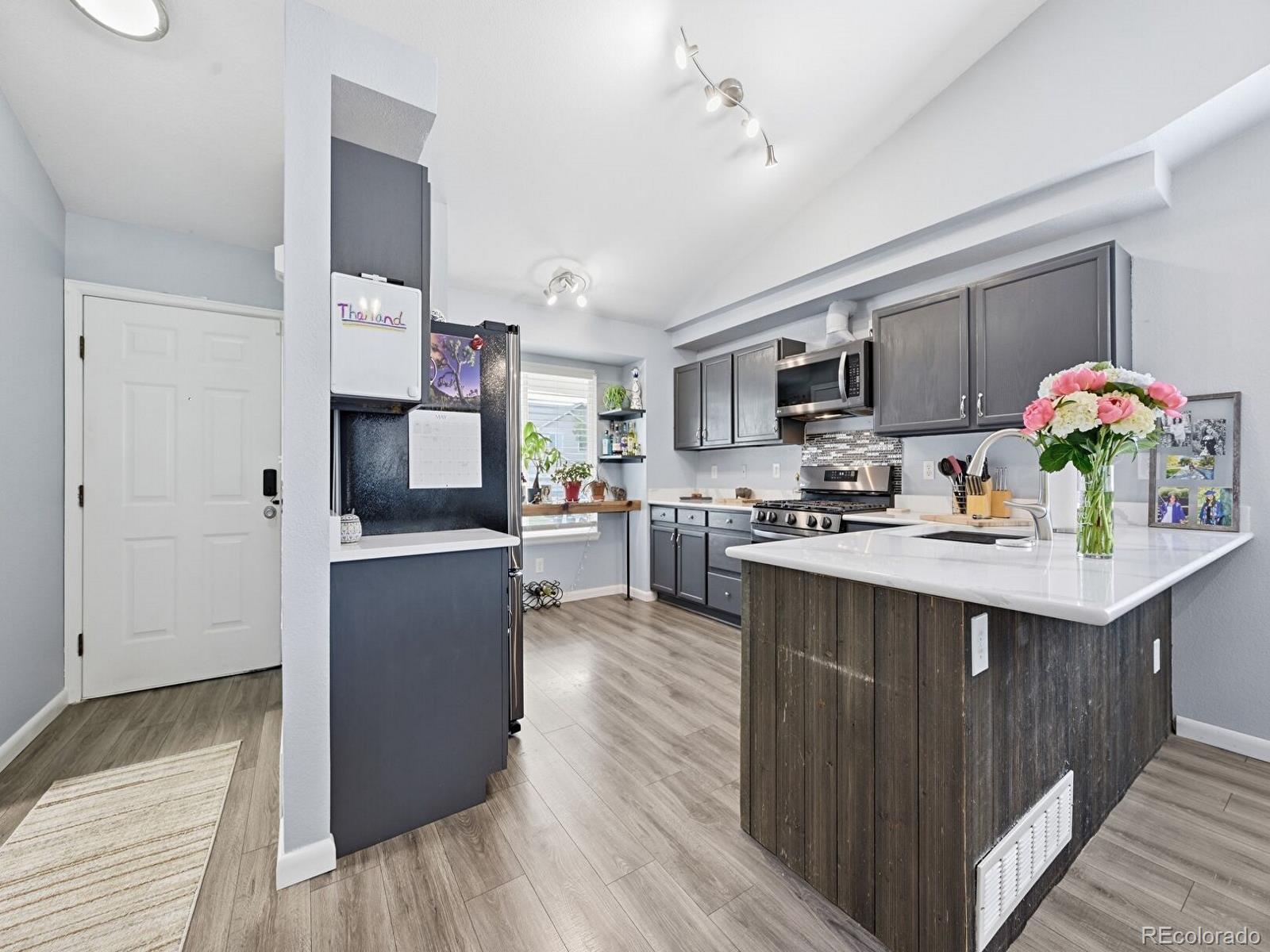 887 W 96th Place