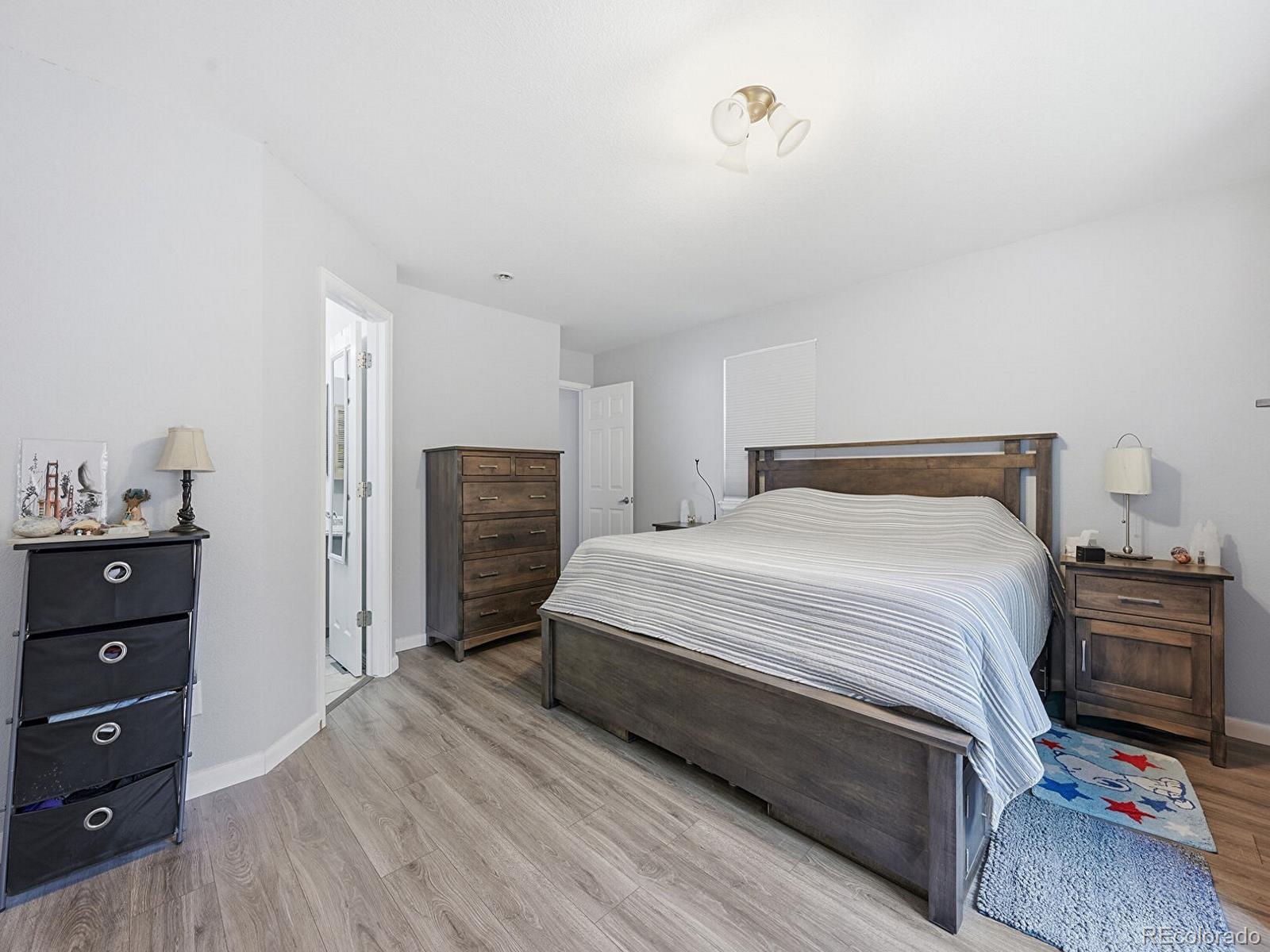 887 W 96th Place