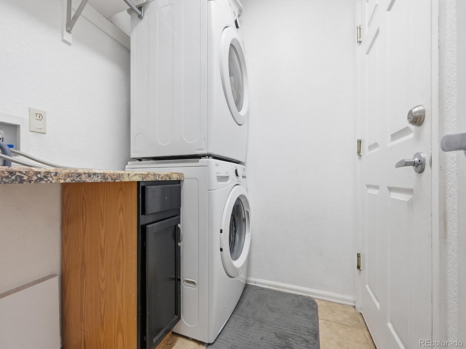 887 W 96th Place