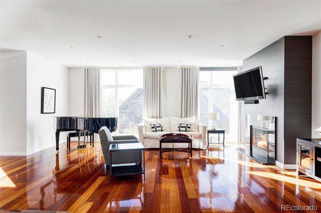 333 S Monroe Street Unit: 308