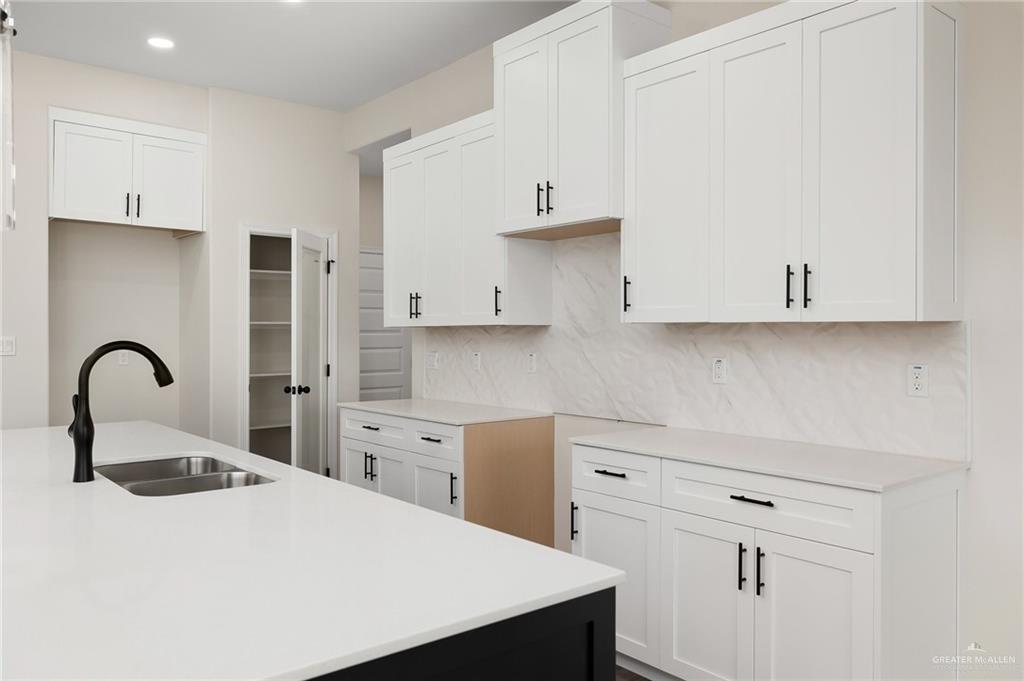 1226 Poza Rica Avenue