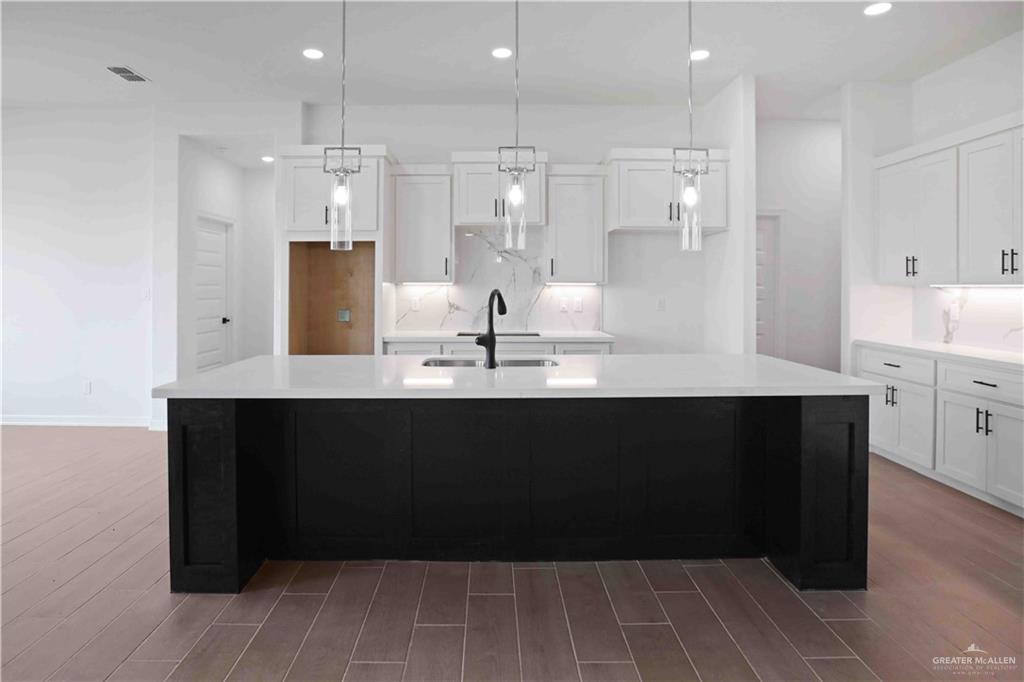 1206 Knotty Pine Lane