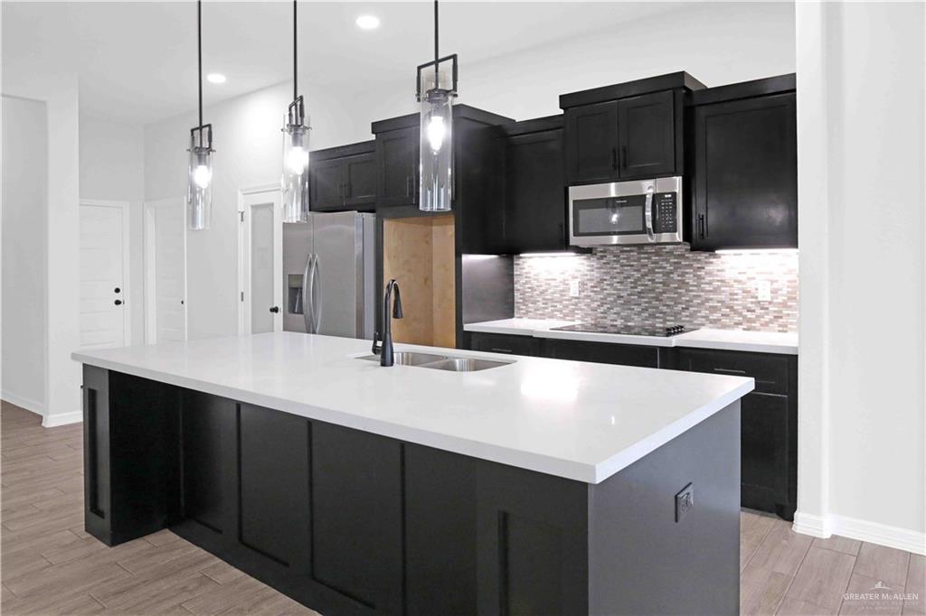 1206 Poza Rica Avenue