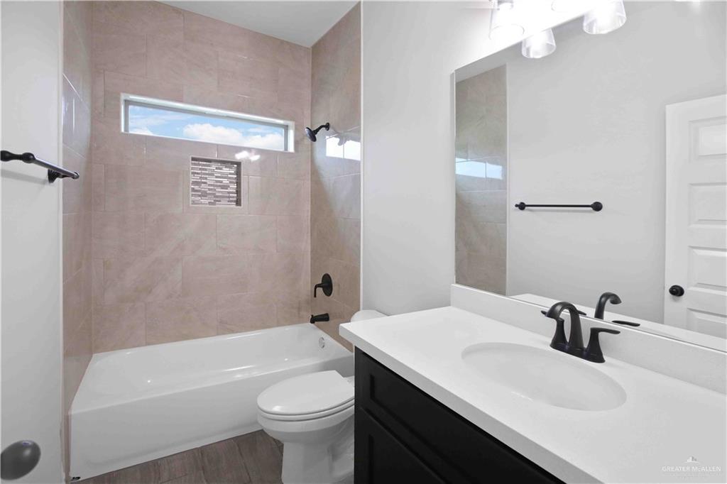 1206 Poza Rica Avenue