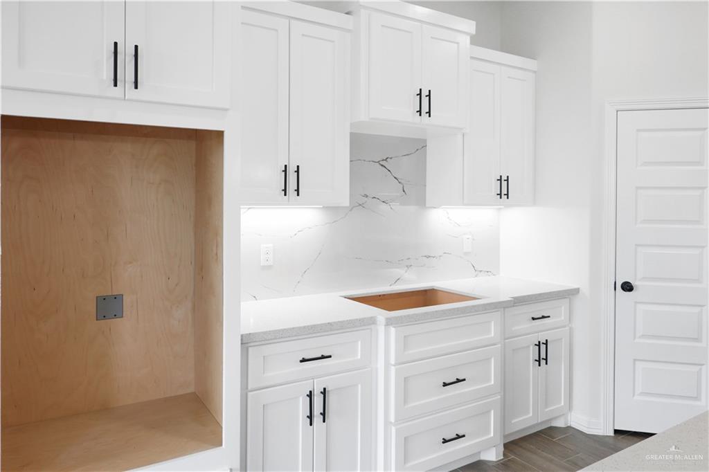 6214 Willow Wood Lane