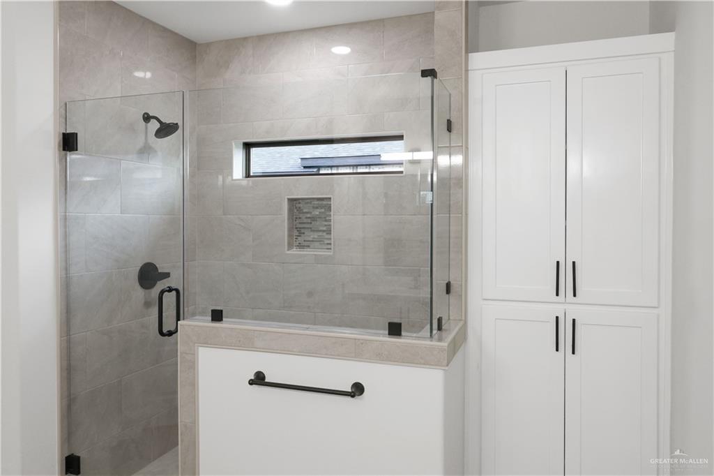 6214 Willow Wood Lane