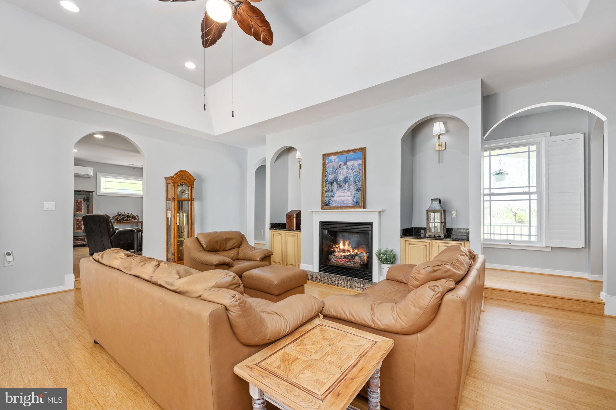 359 Lake Forest Dr