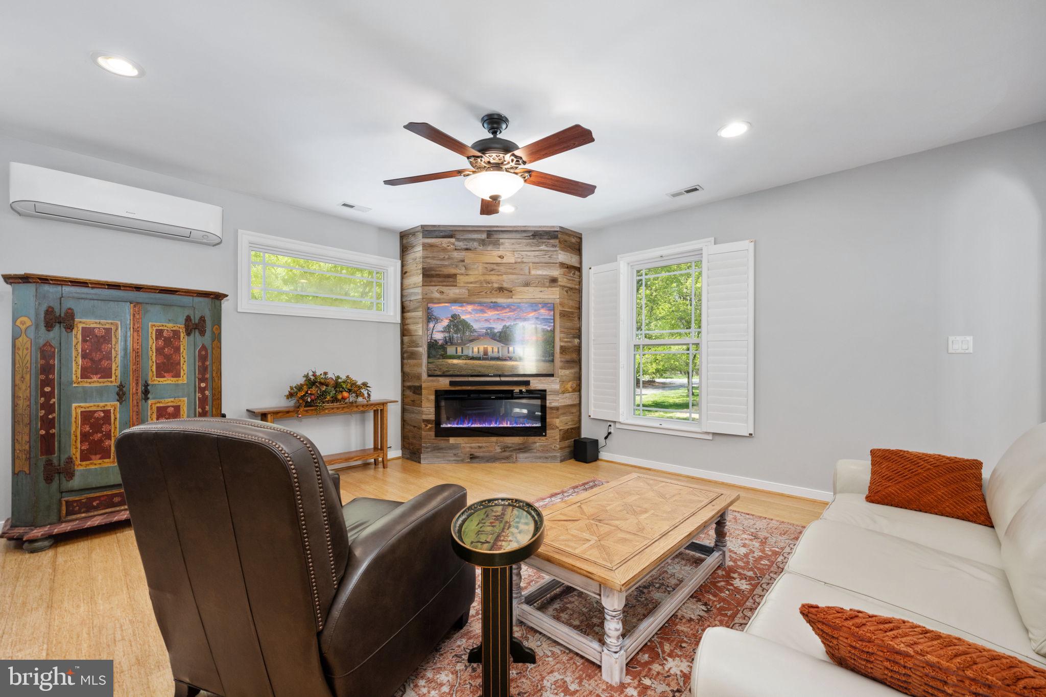 359 Lake Forest Dr
