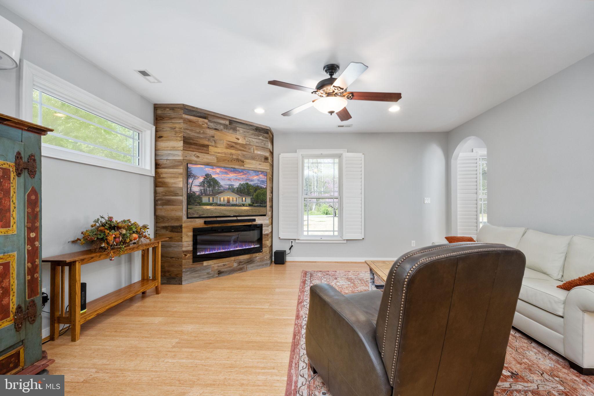 359 Lake Forest Dr